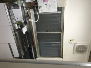 荒川区荒川｜網入りガラスのひび割れ・ガラス交換