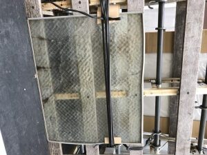 荒川区荒川｜網入りガラスのひび割れ・ガラス交換